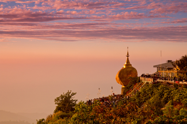 พระธาตุอินทร์แขวน