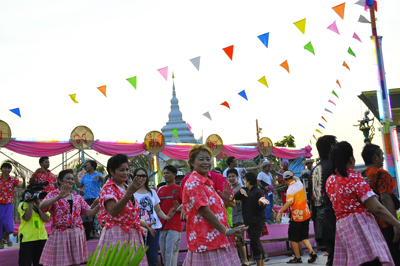 เที่ยวสงกรานต์ขอนแก่น ถนนข้าวเหนียว ปี 2555