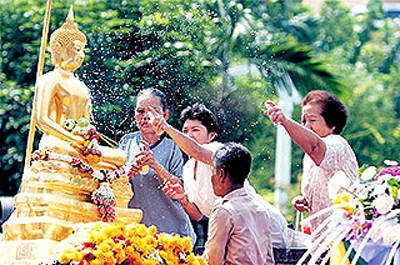 เที่ยวสงกรานต์ขอนแก่น ถนนข้าวเหนียว ปี 2555