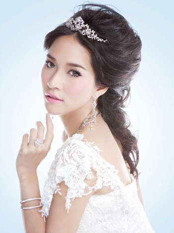 ชุดแต่งงาน ทรงผมเจ้าสาว