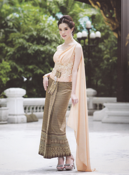 ชุดแต่งงานแบบไทย