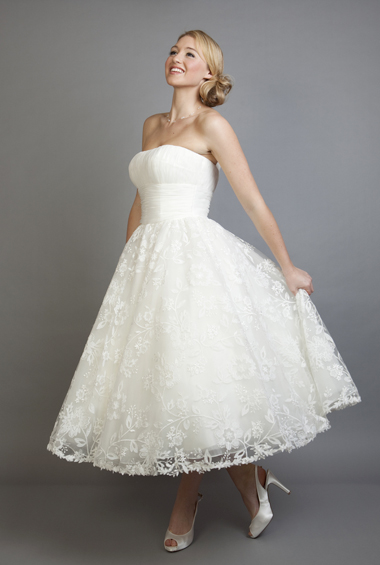 ชุดแต่งงานแบบสั้น