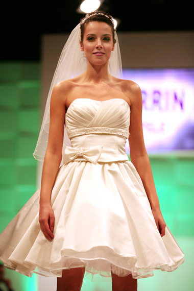 ชุดแต่งงานแบบสั้น