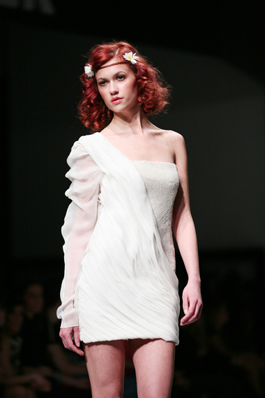 ชุดแต่งงานแบบสั้น