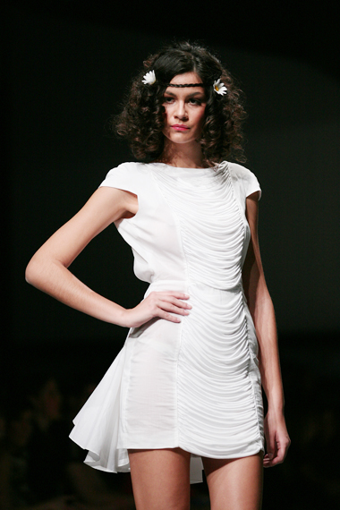 ชุดแต่งงานแบบสั้น