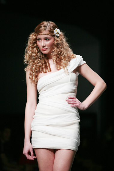 ชุดแต่งงานแบบสั้น