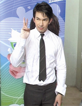  อั้ม อธิชาติ 