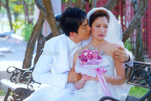 พระจันทร์สีรุ้ง