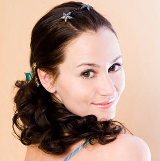 6 วิธีจัดการผมยุ่ง ในวันที่อากาศร้อน ๆ 