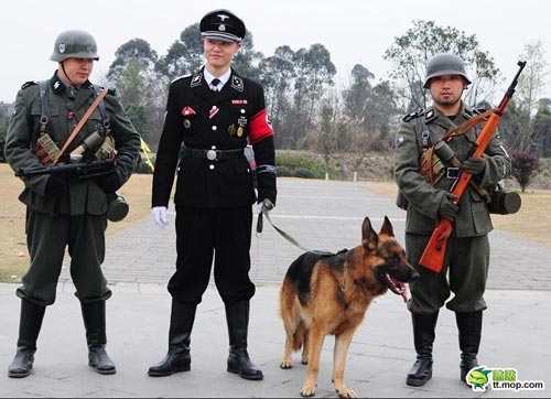 แฟชั่นเซ็ตแต่งงานคอสเพลย์สาวหูแมวกับหนุ่มนาซี 