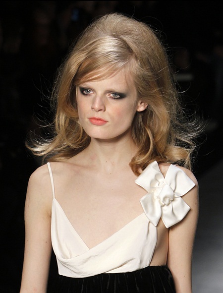 ตีโป่งกลางศีรษะแบบสาวยุค 60\'s