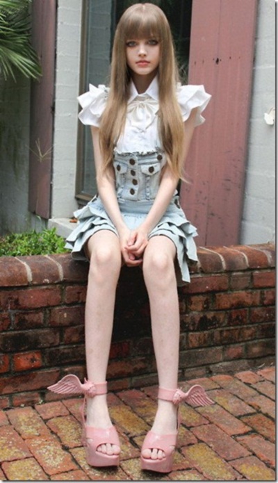 ตะลึง! สาวอเมริกันหน้าตาเหมือนตุ๊กตาบาร์บี้