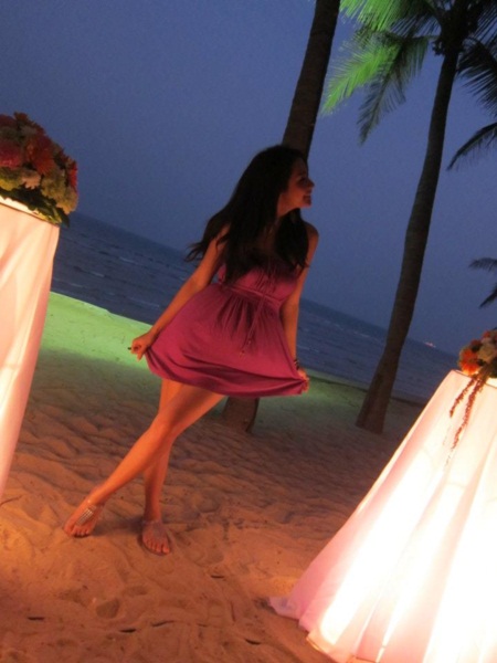 อู้ววว! กระแต โชว์อึ๋มรับลมทะเล ในรายการ Girlfriend TV