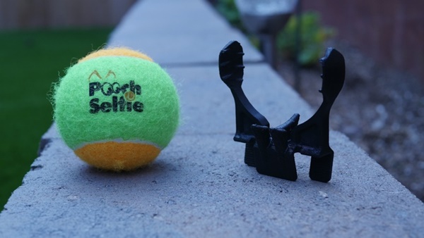 Pooch selfie อุปกรณ์ช่วยถ่ายเซลฟี่กับน้องหมา ให้ออกมาเป๊ะทุกชอต ! 