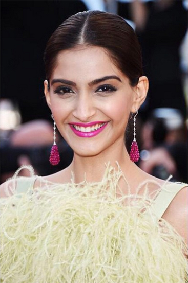 ทรงผมออกงานแบบเกล้า