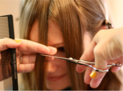 วิธีตัดผมหน้าม้าด้วยตัวเอง