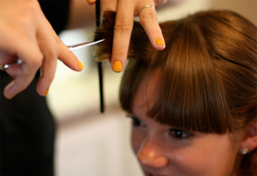 วิธีตัดผมหน้าม้าด้วยตัวเอง