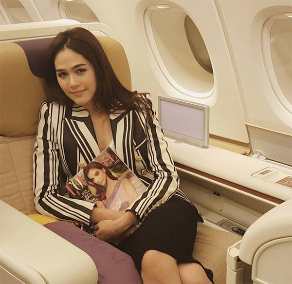 ชมพู่ ในลุคสบาย ๆ แต่เก๋ใช่เล่น เตรียมบินลัดฟ้าไปปารีส ชมแฟชั่นโชว์ระดับโลก