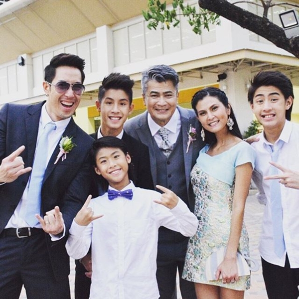 ครอบครัว เจ เจตริน