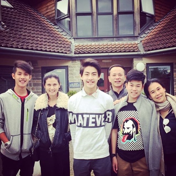 ครอบครัว เจ เจตริน