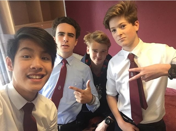 ครอบครัว เจ เจตริน