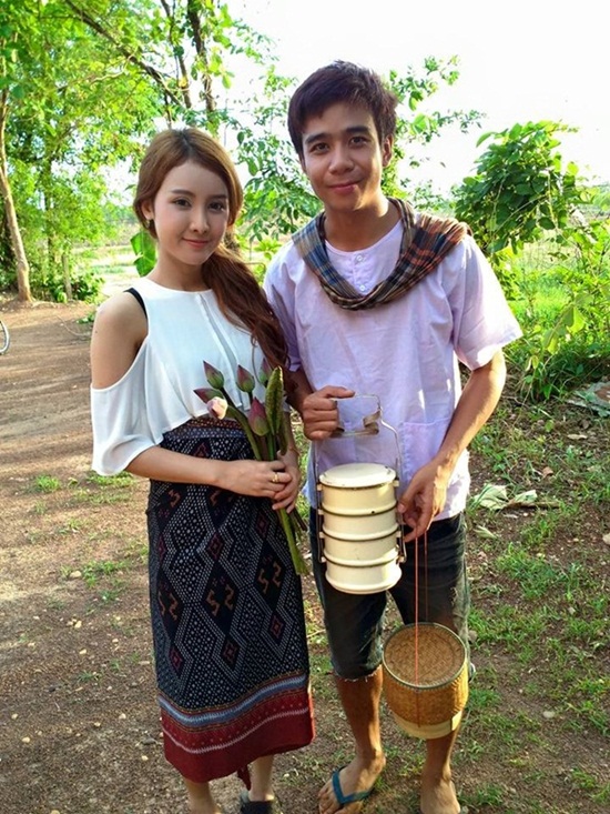 ไสว่าสิบ่ถิ่มกัน เพลงลูกทุ่งผู้บ่าวอกหัก พุ่งแรง 20 วัน 2 ล้านวิว