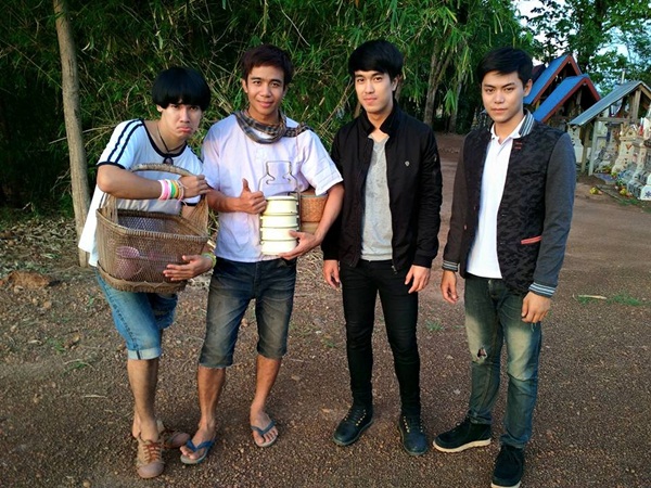 ไสว่าสิบ่ถิ่มกัน เพลงลูกทุ่งผู้บ่าวอกหัก พุ่งแรง 20 วัน 2 ล้านวิว