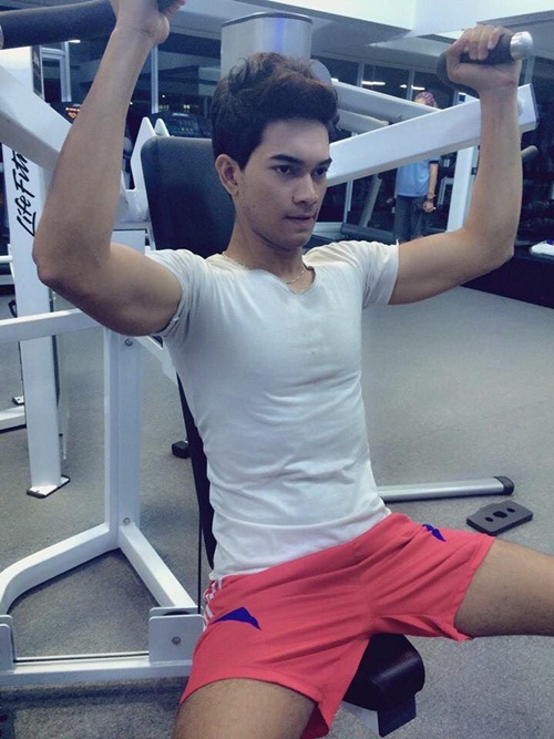 Thi Ha หนุ่มพม่าดีกรีนายแบบ