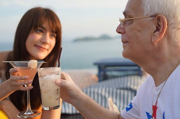 คิมเบอร์ลี่ จัดแฮปปี้แฟมิลี่ทริป รับลมชิล ๆ ที่ภูเก็ต