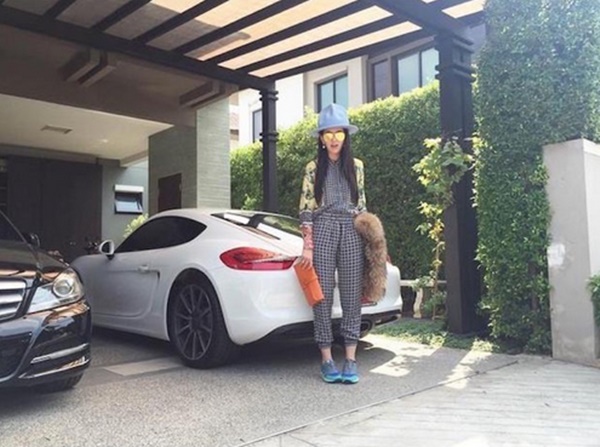 ใหม่ ดาวิกา ในรถปอร์เช่คันหรู