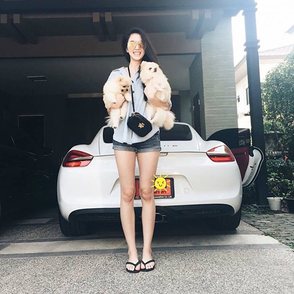 ใหม่ ดาวิกา ในรถปอร์เช่คันหรู