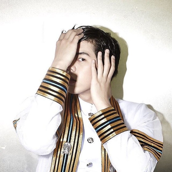 พีช พชร เผยภาพสุดเท่ในชุดครุย