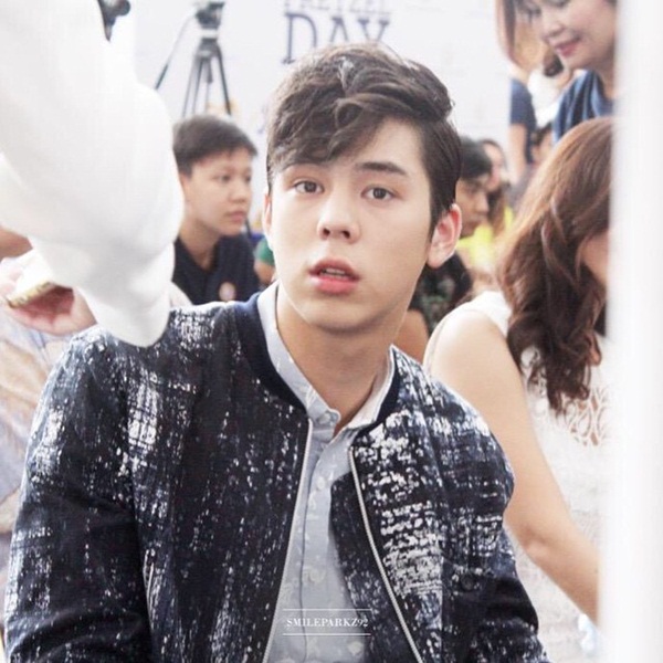 พีช พชร เผยภาพสุดเท่ในชุดครุย