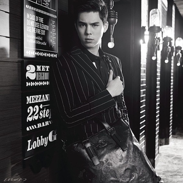 พีช พชร เผยภาพสุดเท่ในชุดครุย