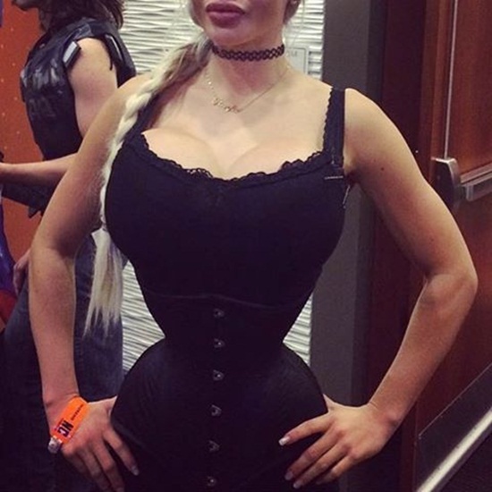 สาวคลั่งไคล้หุ่นเพอร์เฟคท์บอดี้แบบตัวการ์ตูน