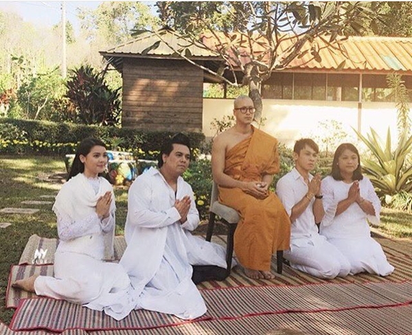 ญาญ่า ร่วมงานอุปสมบท พระณเดชน์