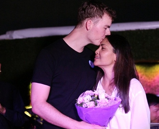 12 คู่หวานแห่งวงการบันเทิง ประจำปี 2558