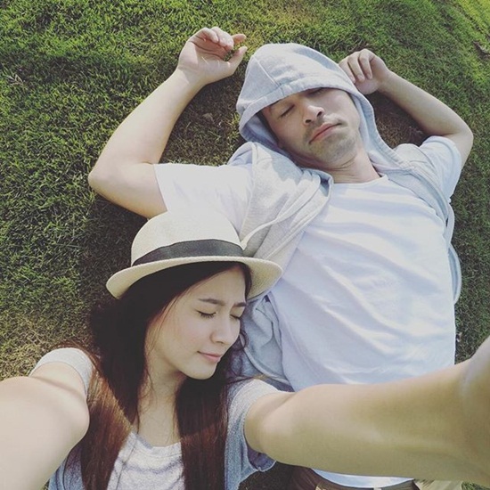 12 คู่หวานแห่งวงการบันเทิง ประจำปี 2558