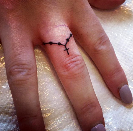 ลายสักที่นิ้ว