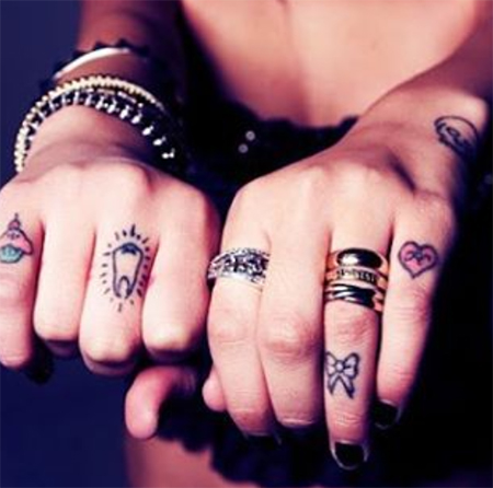 ลายสักที่นิ้ว