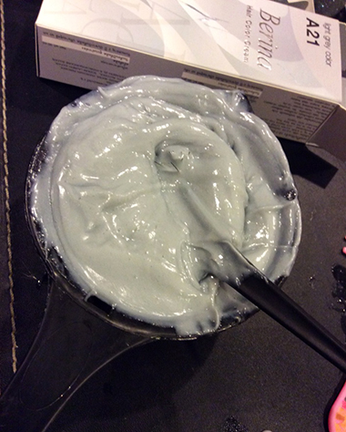 วิธีย้อมผมสีเทาด้วยตัวเอง