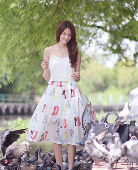 นางเอกพลับพลึงสีชมพู