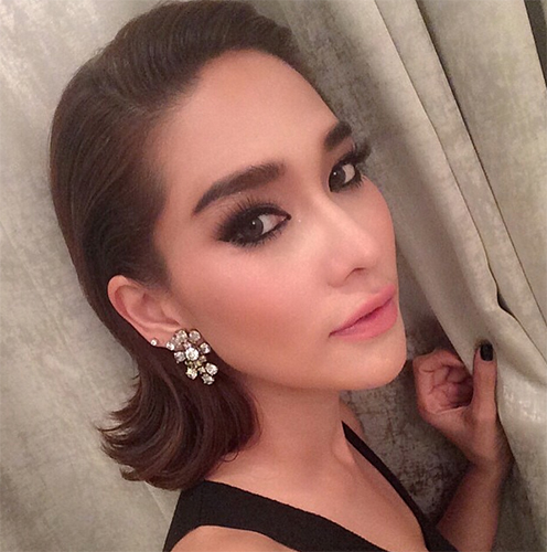 พลอย เฌอมาลย์ ทรงผม