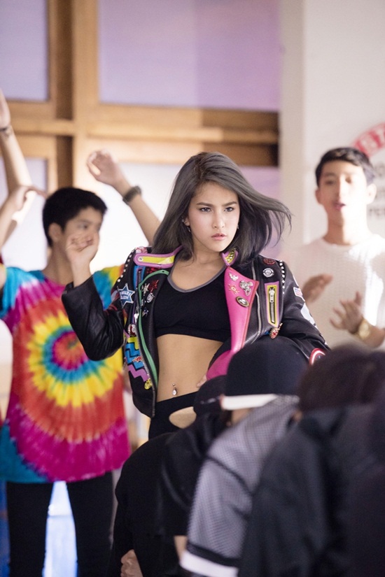 แต้งกิ้ว MV เพลง ช่างเธอ