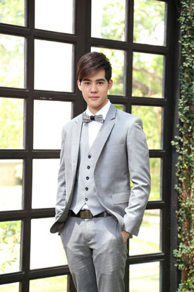 ใต้เงาจันทร์