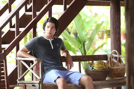ใต้เงาจันทร์