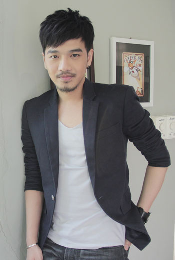 โก๊ะ นิพนธ์ 