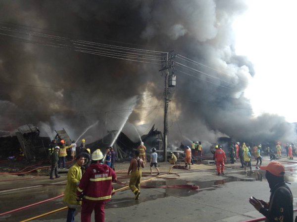 ไฟไหม้แยกกำนันแม้น