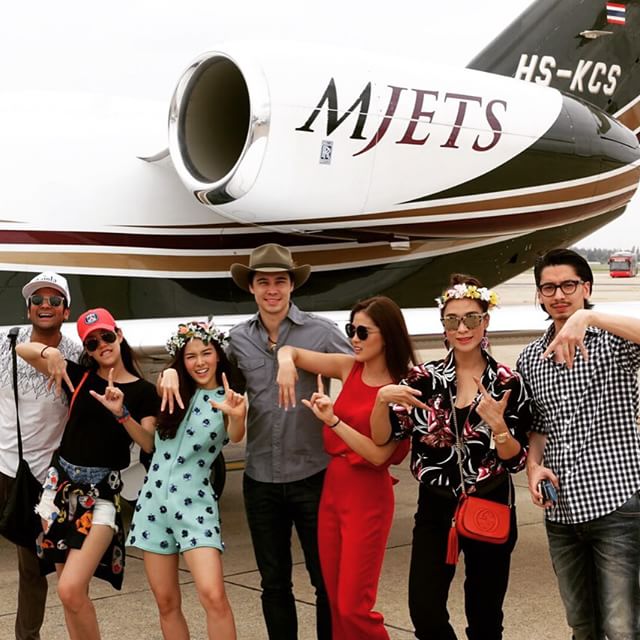 พลอย เฌอมาลย์ ลีเดียร์ ขึ้นเครื่องบิตเจ็ตไปภูเก็ต