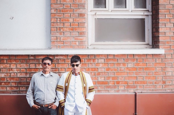 บัณฑิตจุฬาฯ ก้มกราบเท้าพ่อ